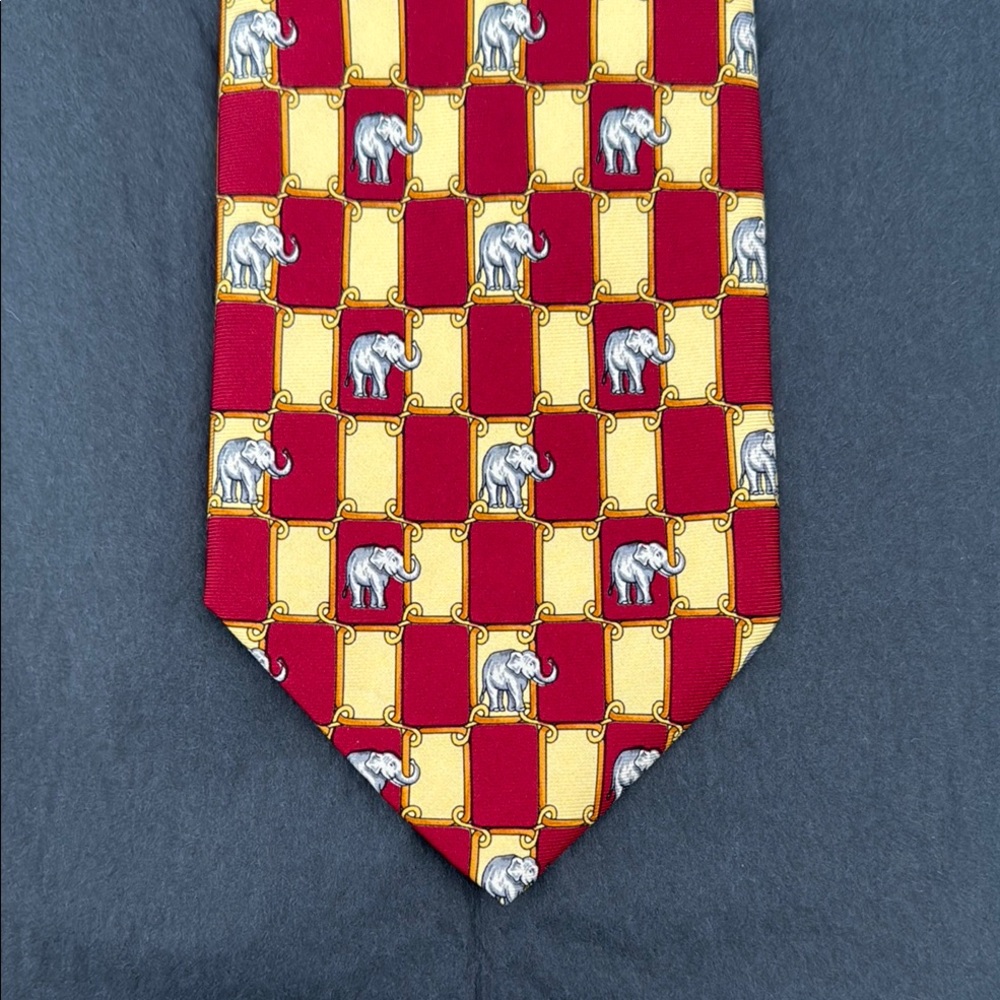 Burberrys men’s tie, new with tag, never worn. Made in France, 100% silk